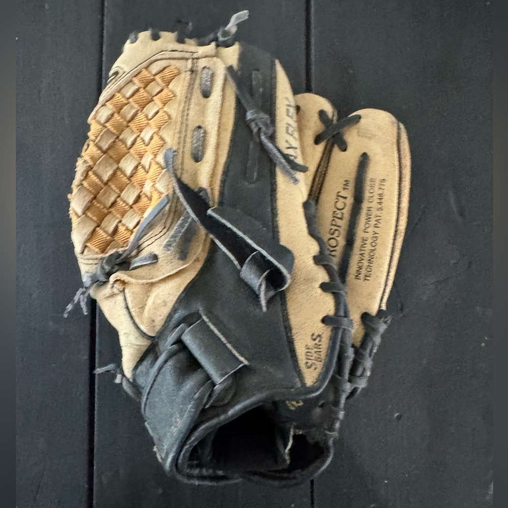 Mizuno Power Close RH Throw 11.5 inch baseball glove